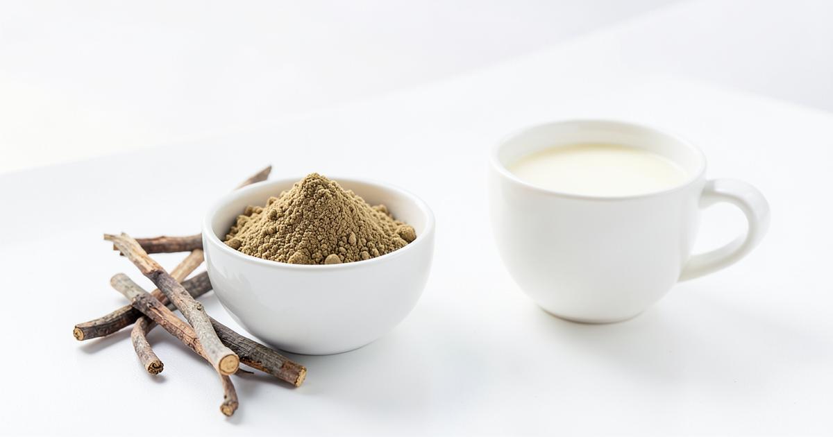 Ashwagandha en polvo con raíces secas, guía sobre los beneficios del ashwagandha