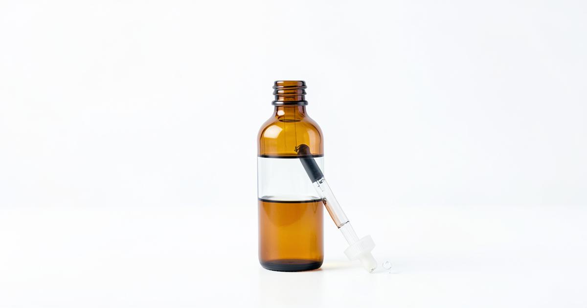 Frasco ámbar con DMSO y gotero de vidrio, guía sobre qué es el DMSO